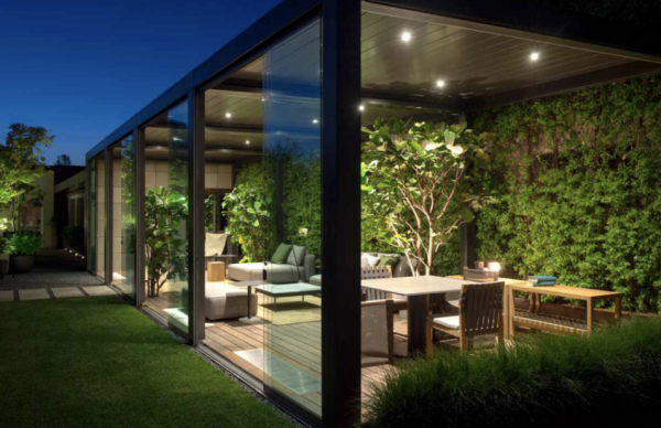 Taman dengan Pergola Modern